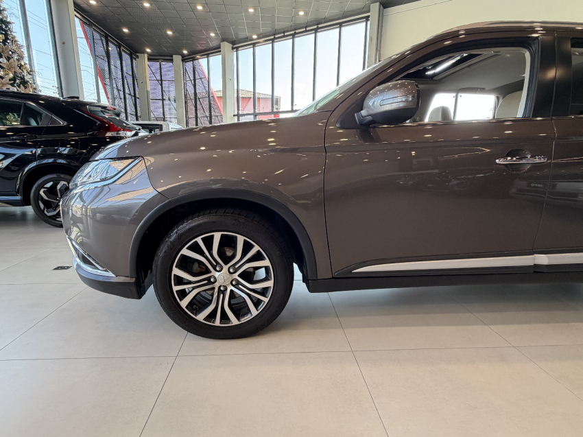 mitsubishi outlander 2.2 hpe - diesel10