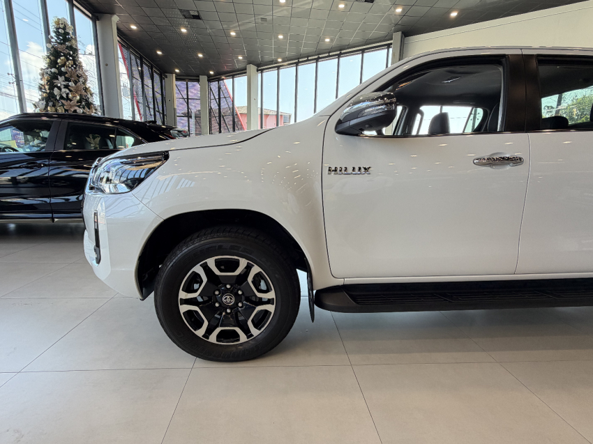 toyota hilux srx  202411