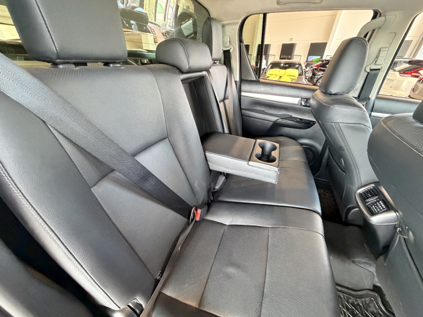 toyota hilux srx  20242