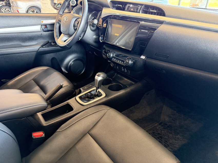 toyota hilux srx  20243