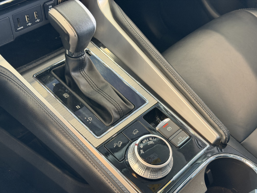 mitsubishi pajero sport hpe-s - 20216