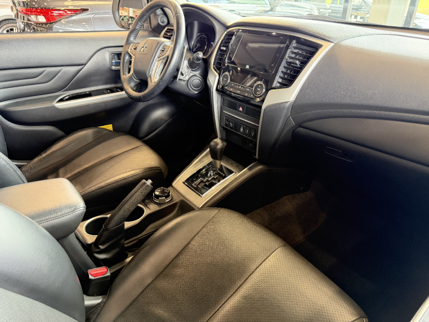 mitsubishi triton sport hpes - 20243