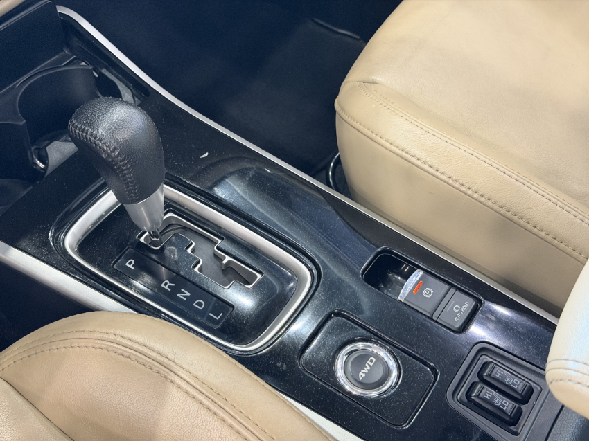 mitsubishi outlander 2.2 diesel - 20193