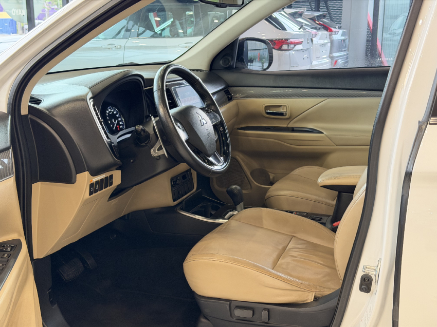 mitsubishi outlander 2.2 diesel - 20194