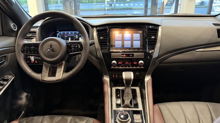 mitsubishi pajero sport legend black - 20253