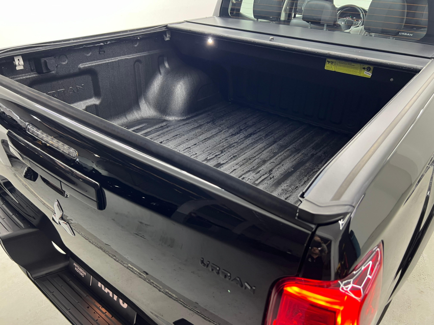 mitsubishi l200 triton 2.4 16v turbo diesel sport hpe-s urban cd 4p 4x4 automatico 20255