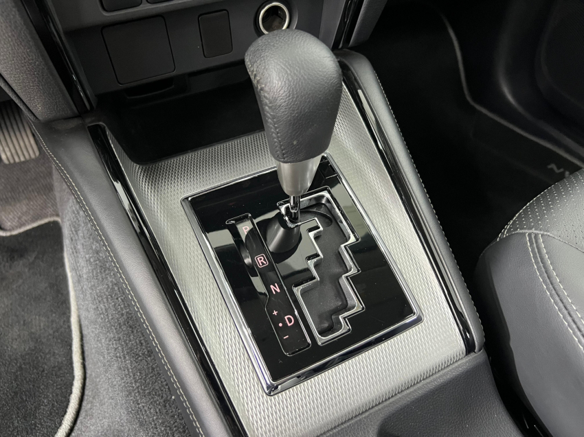 mitsubishi l200 triton 2.4 16v turbo diesel sport hpe-s urban cd 4p 4x4 automatico 20256