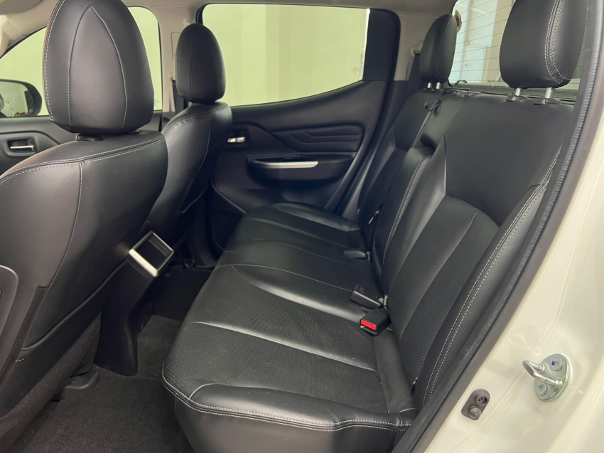 mitsubishi triton 2.4 biturbo diesel hpe-s 4x4 automatico 2.5 4p 202513