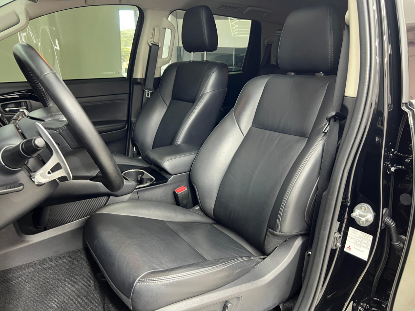 mitsubishi pajero sport 2.4 16v mivec turbo diesel legend awd automatico 3.2 4p 202414