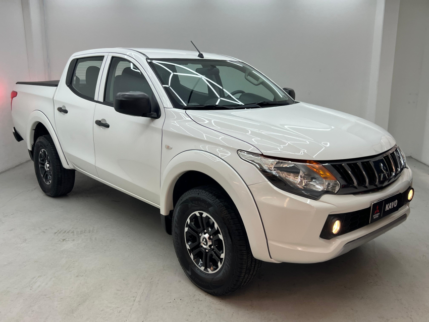 mitsubishi l200 triton 2.4 16v turbo diesel gls cd 4x4 automatico 4p 2023