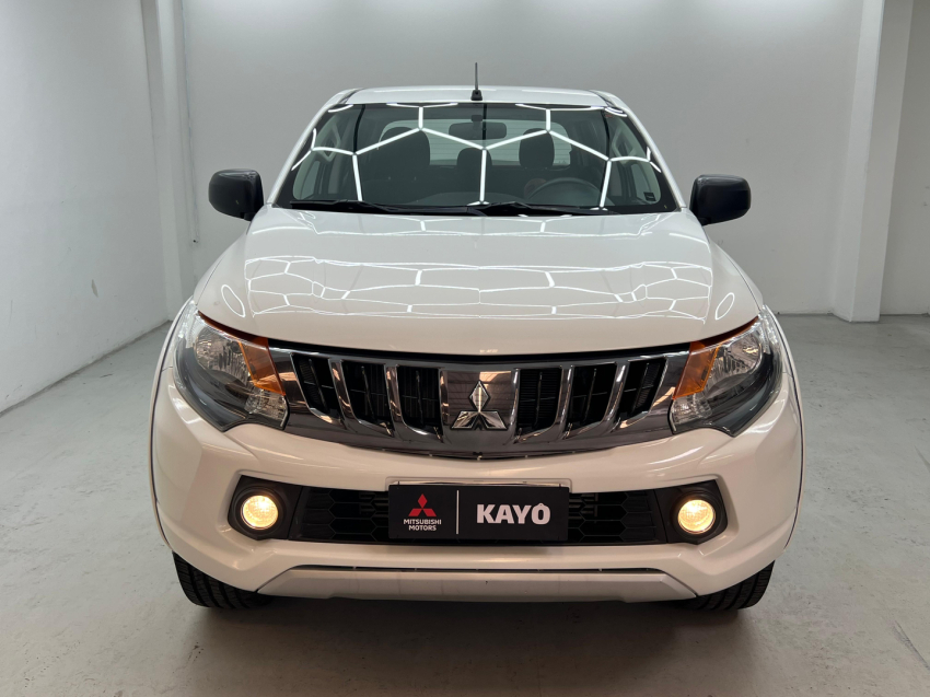 mitsubishi l200 triton 2.4 16v turbo diesel gls cd 4x4 automatico 4p 20232