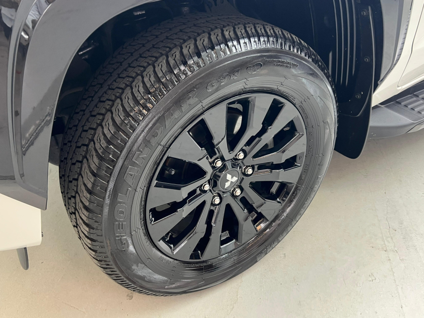 mitsubishi triton 2.4 biturbo diesel cd katana 4x4 automatico 4p 202618