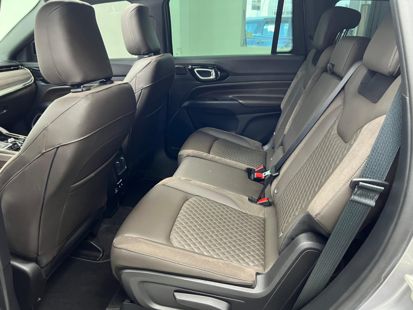 jeep commander 2.0 hurricane 4 turbo gasolina blackhawk at9 4p automatico 202515