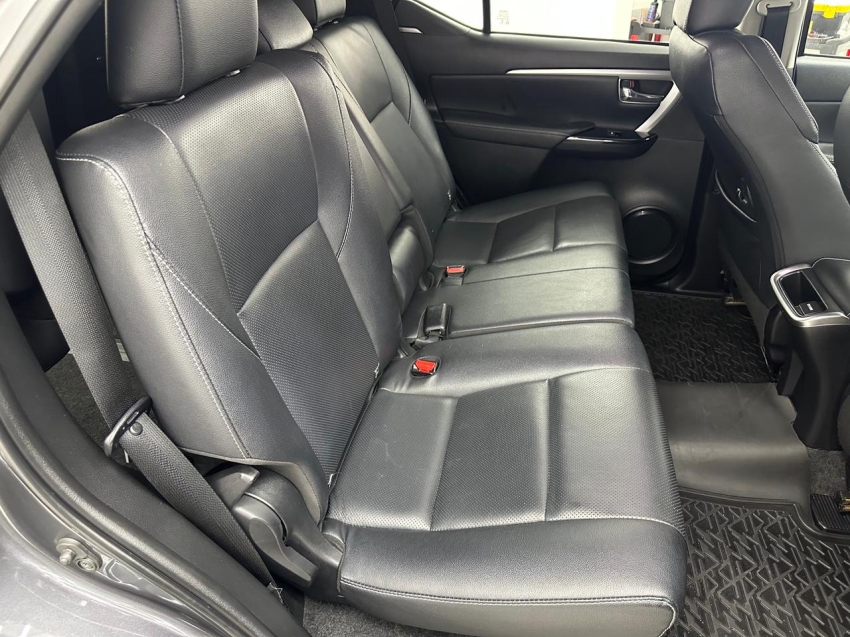 toyota hilux sw4 2.8 d-4d turbo diesel srx 7l 4x4 automatico 2.7 4p 202210