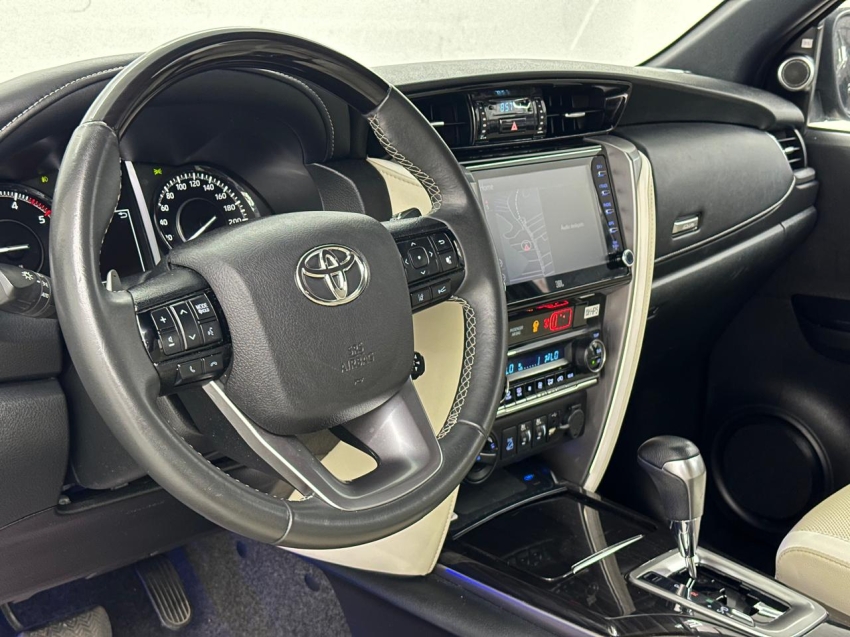 toyota hilux sw4 2.8 d-4d turbo diesel diamond 7l 4x4 automatico 2.7 4p 20228