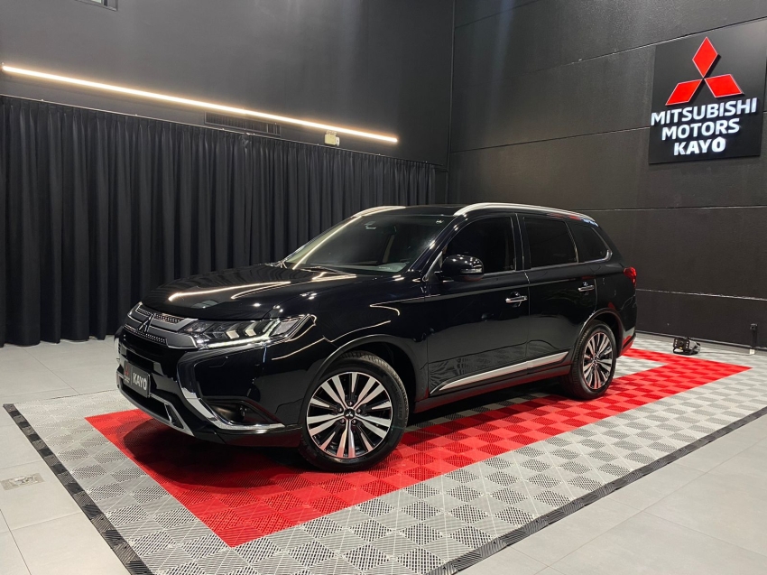 mitsubishi outlander 2.2 mivec di-d diesel hpe-s awd automatico 4p 2020