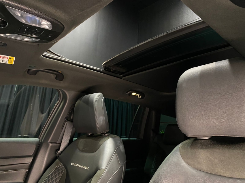 jeep commander 2.0 hurricane 4 turbo gasolina blackhawk at9 4p automatico 202511