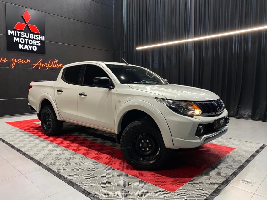 mitsubishi l200 triton 2.4 16v turbo diesel gls cd 4x4 automatico 4p 2023