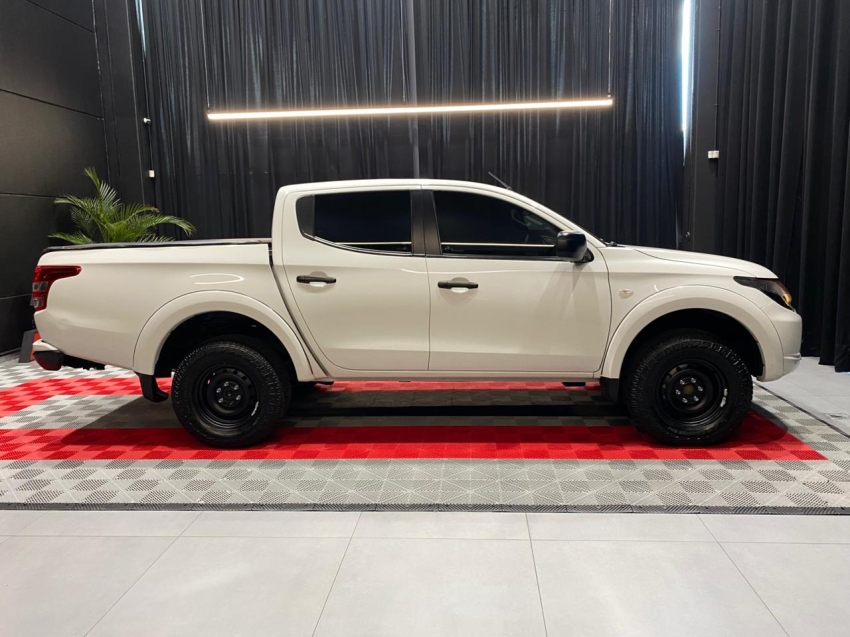 mitsubishi l200 triton 2.4 16v turbo diesel gls cd 4x4 automatico 4p 202314