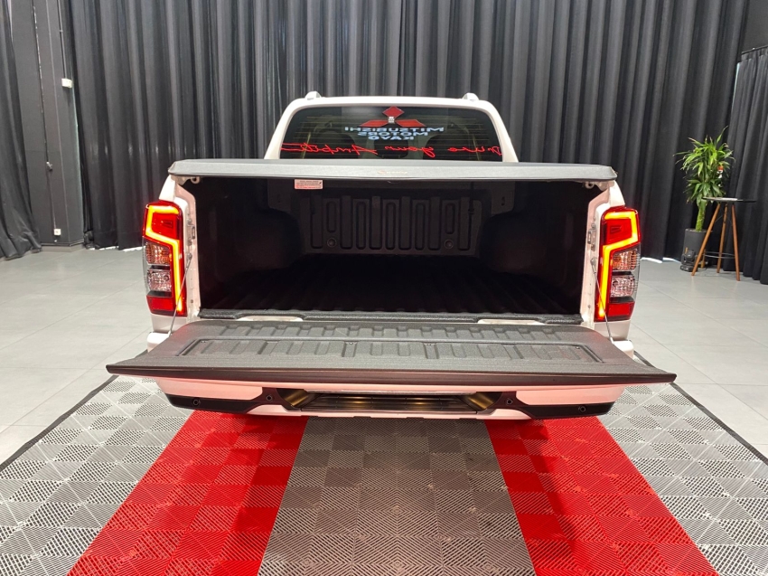 mitsubishi l200 triton 2.4 turbo diesel 4x4 at sport hpe-s 4p automatico 202411