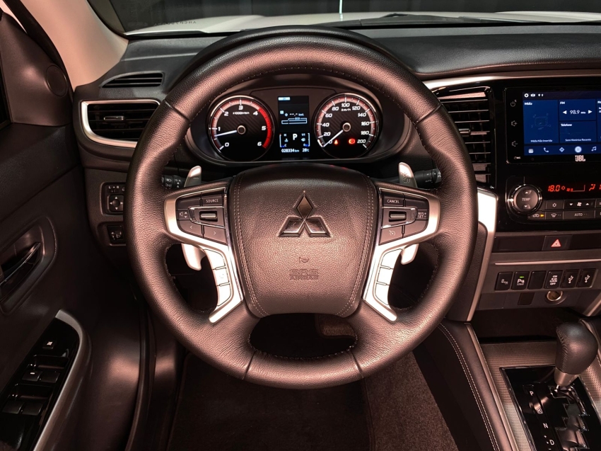 mitsubishi l200 triton 2.4 turbo diesel 4x4 at sport hpe-s 4p automatico 20243