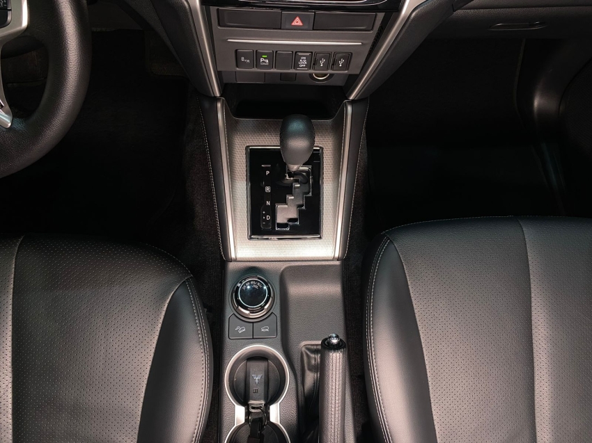 mitsubishi l200 triton 2.4 turbo diesel 4x4 at sport hpe-s 4p automatico 20247