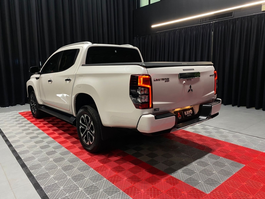 mitsubishi l200 triton 2.4 turbo diesel 4x4 at sport hpe-s 4p automatico 202413