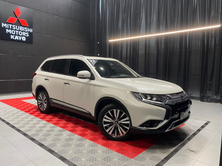 mitsubishi outlander 2.2 mivec di-d diesel hpe-s awd automatico 4p 2022