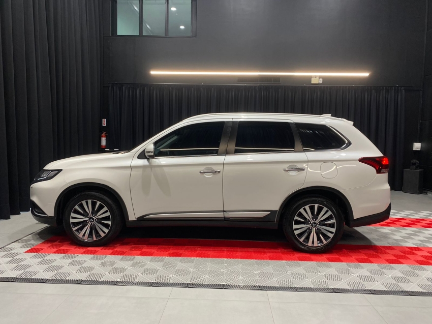 mitsubishi outlander 2.2 mivec di-d diesel hpe-s awd automatico 4p 202215