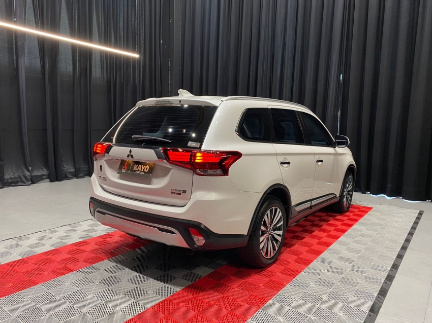 mitsubishi outlander 2.2 mivec di-d diesel hpe-s awd automatico 4p 202210