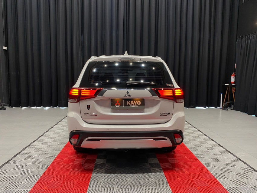 mitsubishi outlander 2.2 mivec di-d diesel hpe-s awd automatico 4p 202212