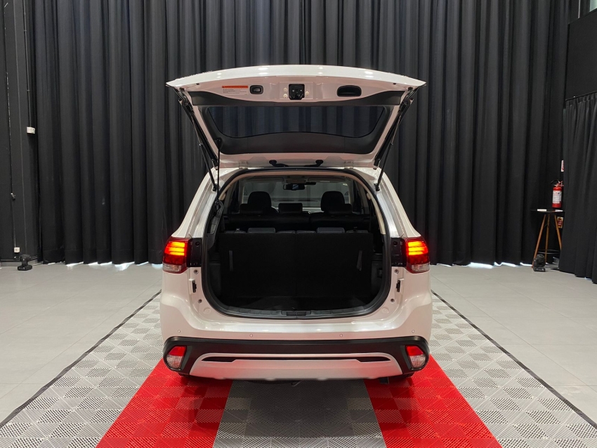 mitsubishi outlander 2.2 mivec di-d diesel hpe-s awd automatico 4p 202211