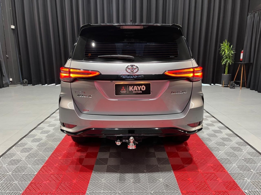 toyota hilux sw4 2.8 d-4d turbo diesel diamond 7l 4x4 automatico 4p 202414