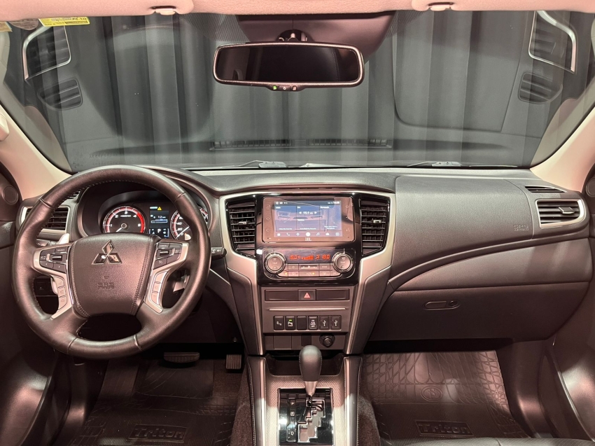 mitsubishi l200 triton 2.4 turbo diesel 4x4 at sport hpe-s 2.3 4p automatico 20245