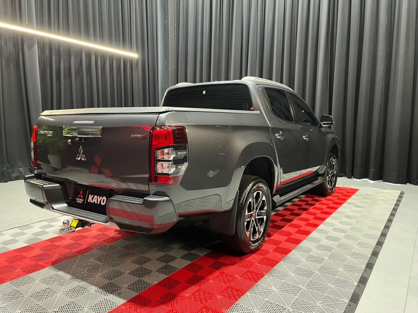 mitsubishi l200 triton 2.4 turbo diesel 4x4 at sport hpe-s 2.3 4p automatico 202410