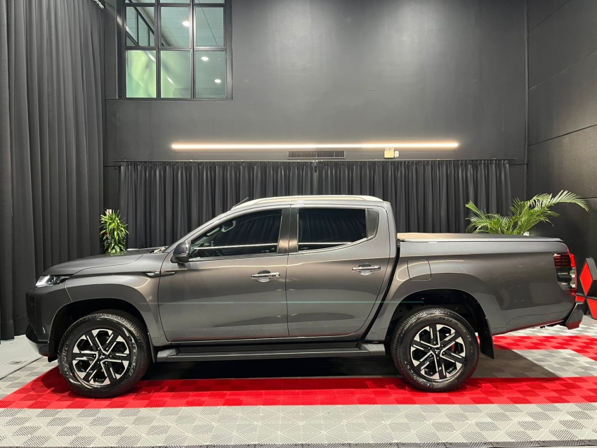 mitsubishi l200 triton 2.4 turbo diesel 4x4 at sport hpe-s 2.3 4p automatico 202414