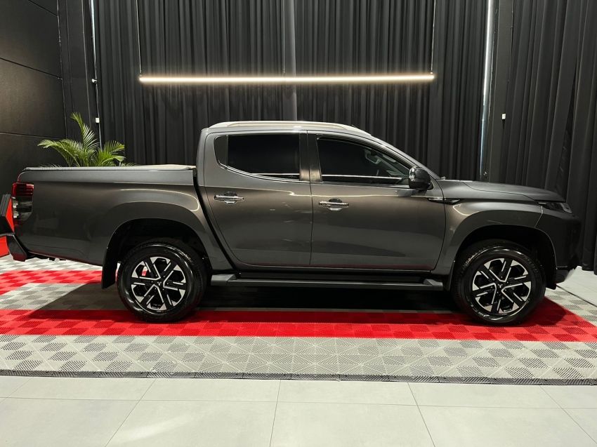 mitsubishi l200 triton 2.4 turbo diesel 4x4 at sport hpe-s 2.3 4p automatico 202413