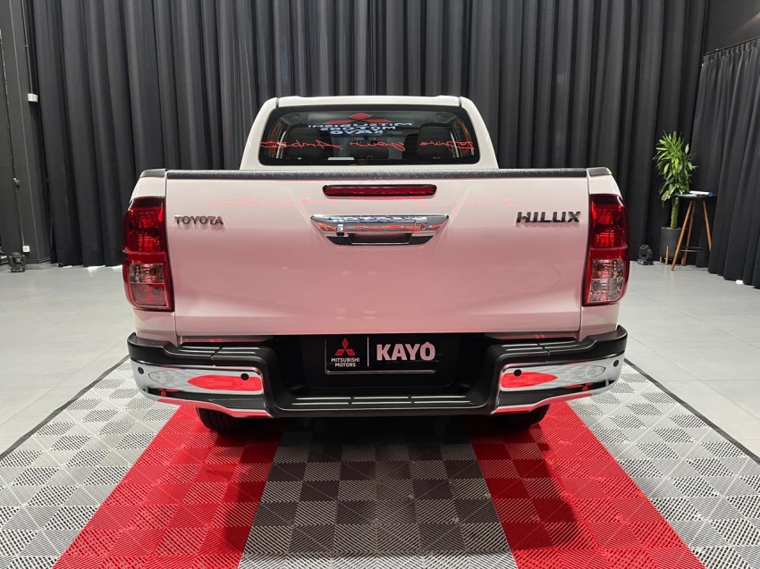 toyota hilux 2.8 d-4d turbo diesel cd gr-s 4x4 automatico 2.7 4p 202411