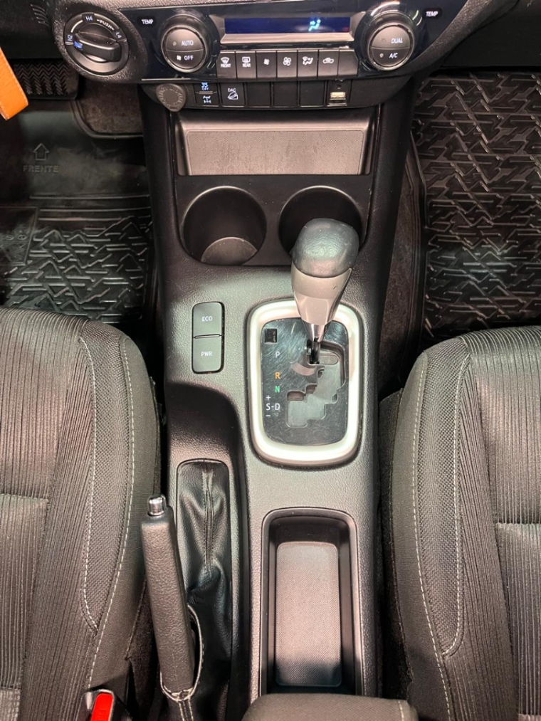 toyota hilux 2.8 d-4d turbo diesel cd gr-s 4x4 automatico 2.7 4p 20244