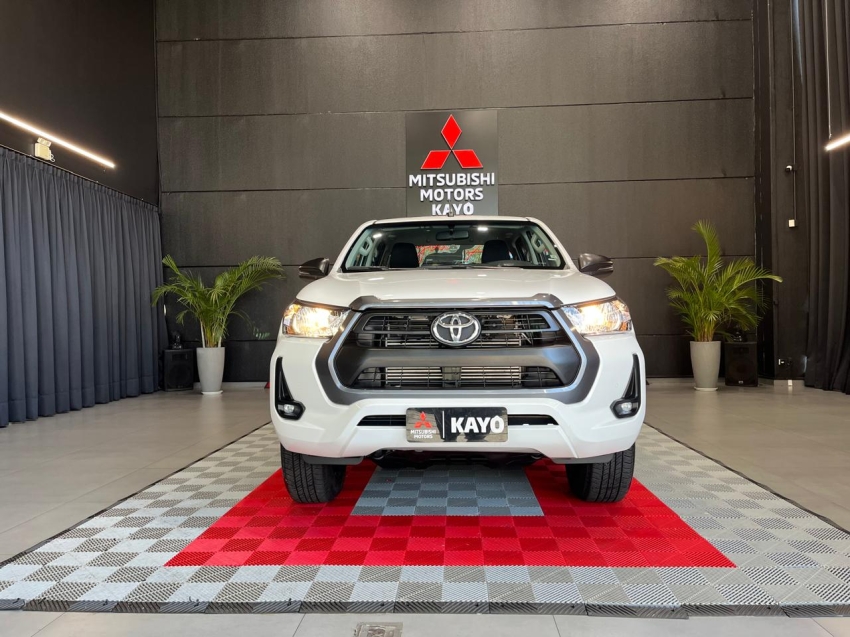 toyota hilux 2.8 d-4d turbo diesel cd gr-s 4x4 automatico 2.7 4p 20241