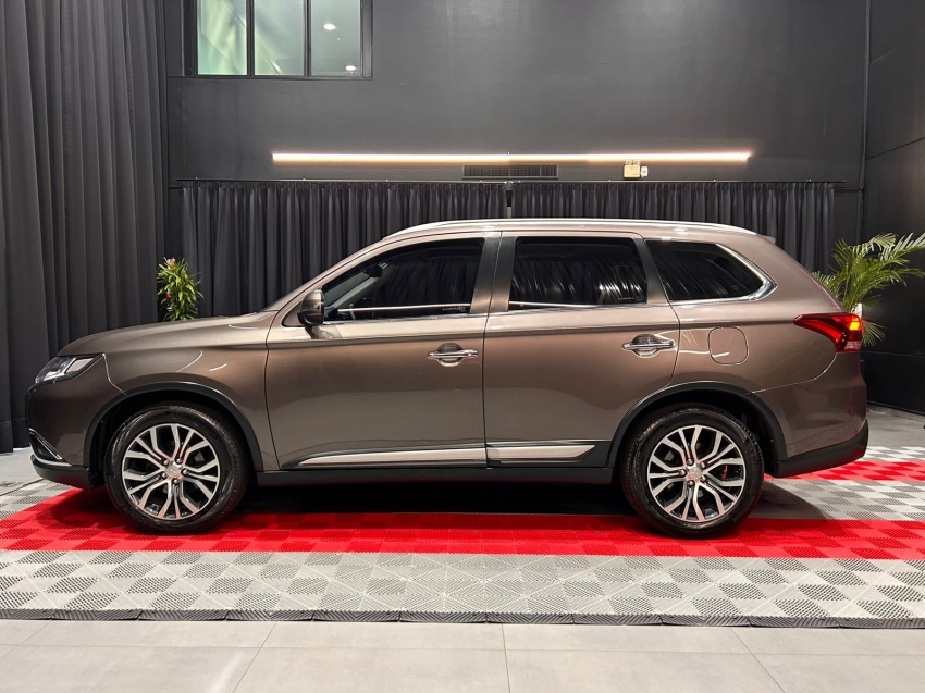 mitsubishi outlander 2.2 4x4 16v diesel 4p automatico 201815
