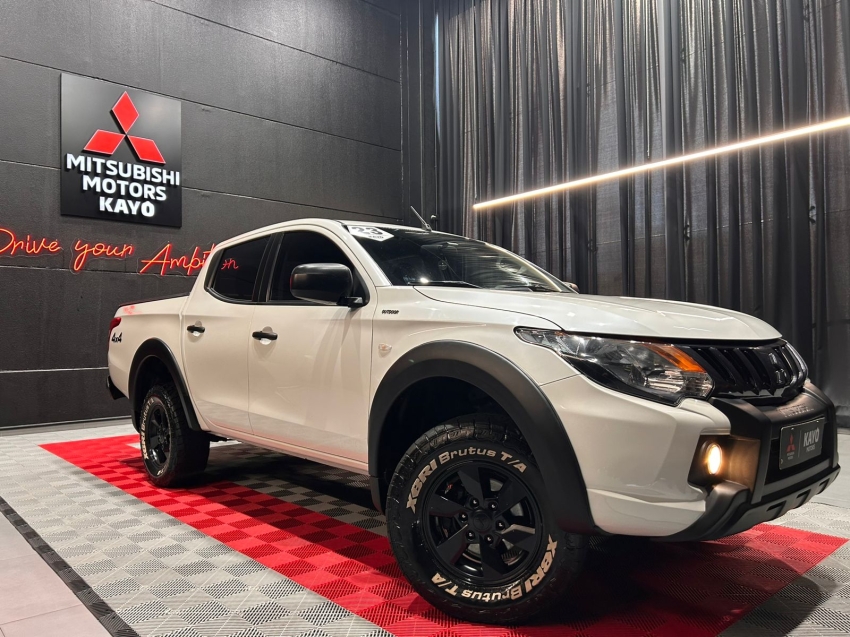 mitsubishi l200 triton 2.4 16v turbo diesel outdoor gls cd 4x4 automatico 4p 20230