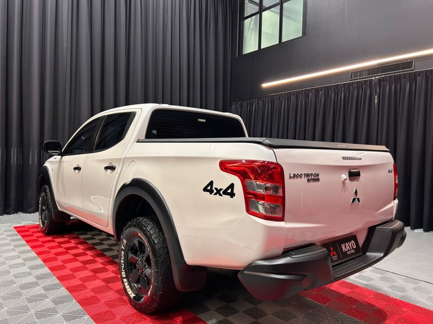 mitsubishi l200 triton 2.4 16v turbo diesel outdoor gls cd 4x4 automatico 4p 202311