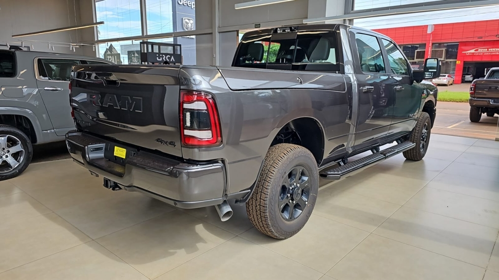 ram 3500 laramie nigth edition 4x4