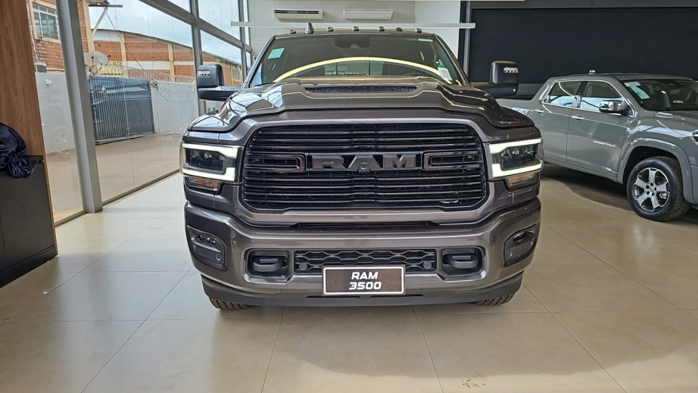 ram 3500 laramie nigth edition 4x4