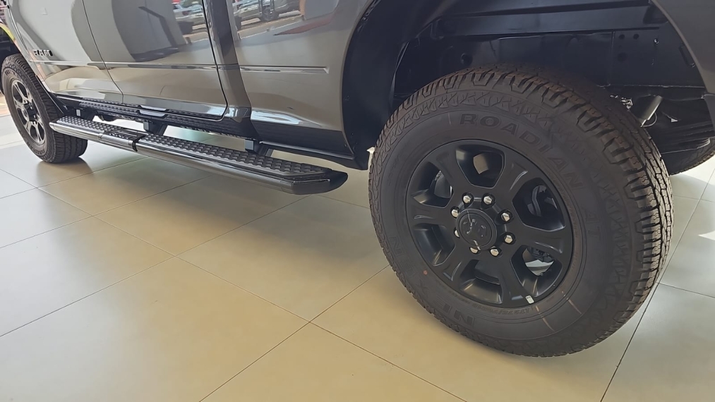 ram 3500 laramie nigth edition 4x4