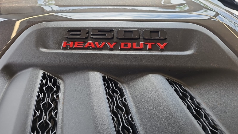 ram 3500 laramie nigth edition 4x4