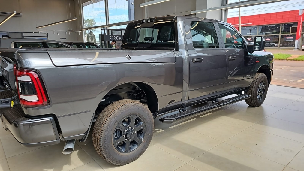 ram 3500 laramie nigth edition 4x4