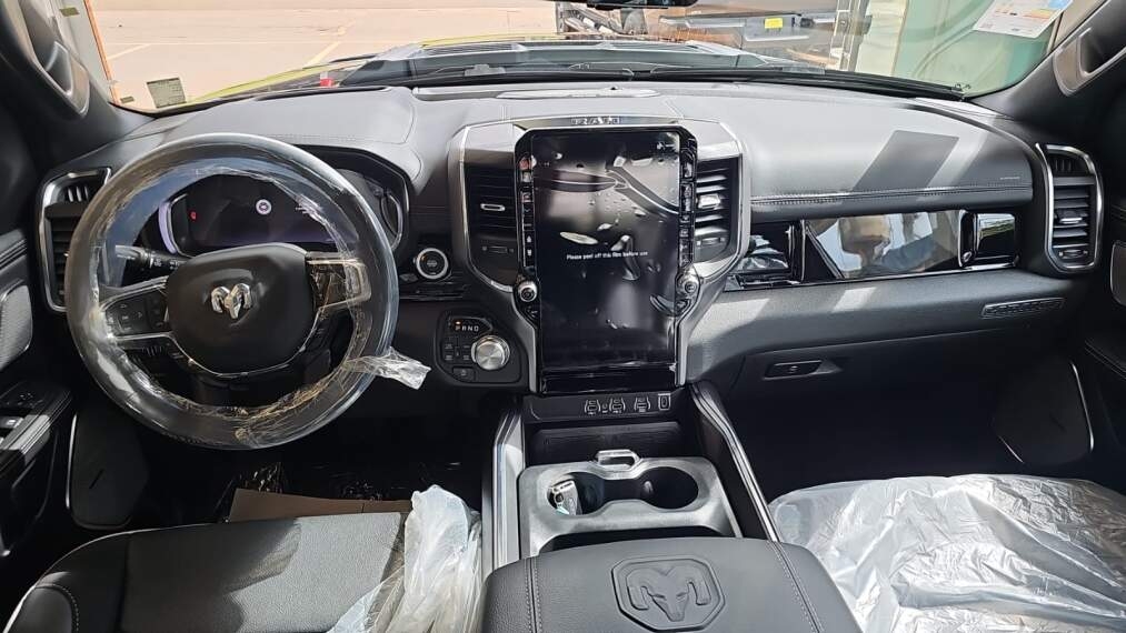 nova ram 1500 laramie nigth edition 3.0
