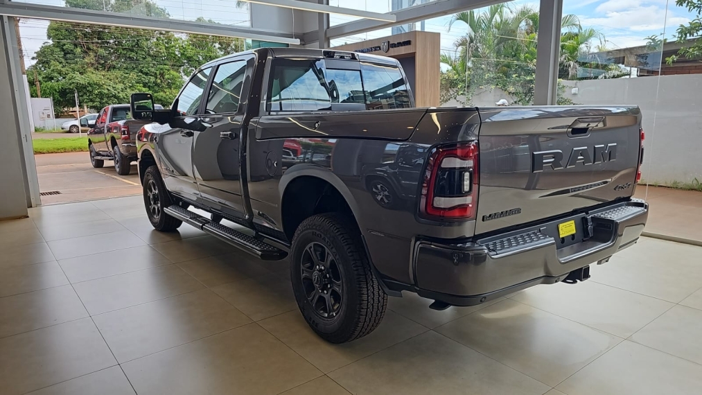 ram 3500 laramie nigth edition 4x4